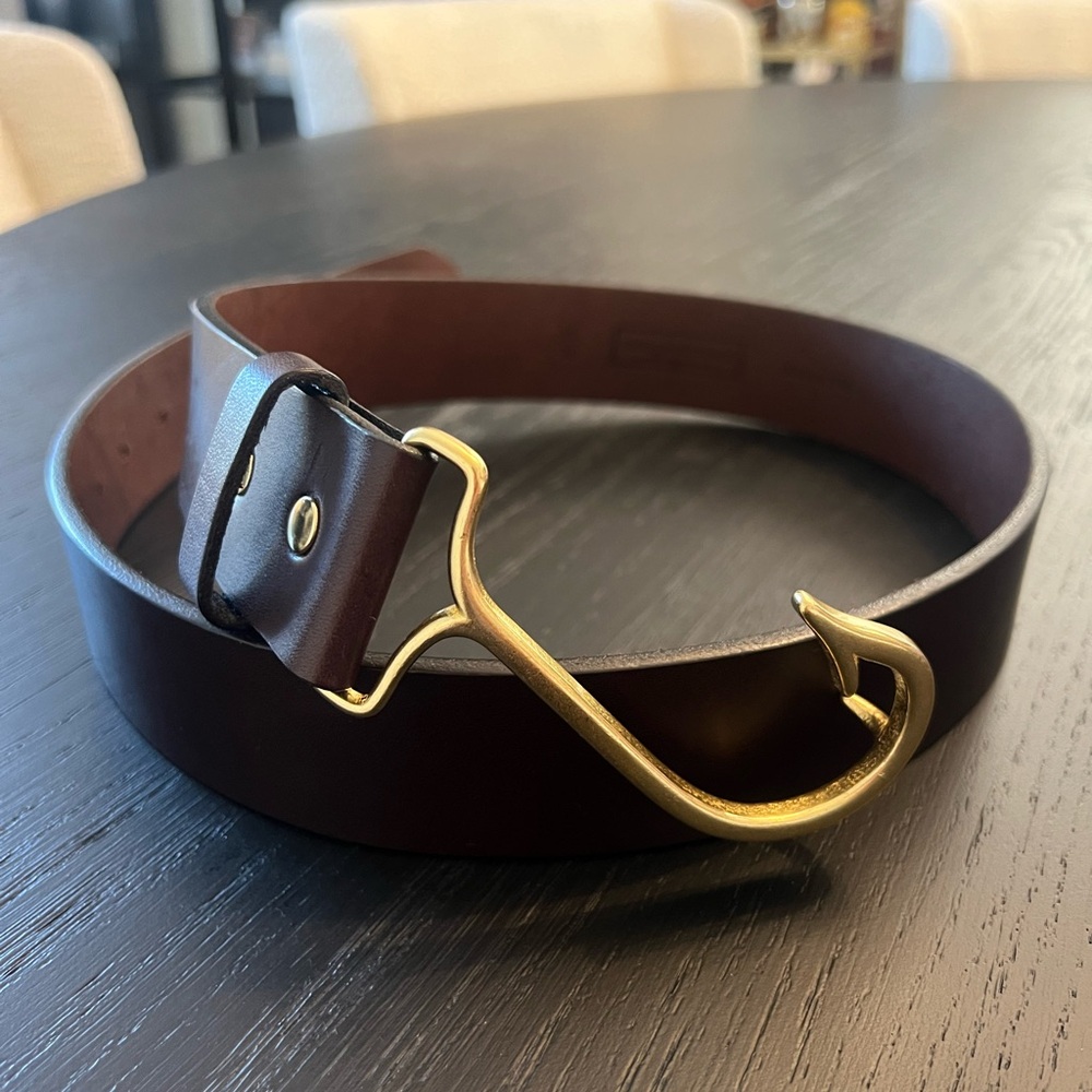Vineyard Vines brown leather belt. Brass hook. Size 36